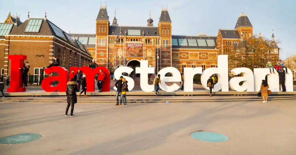 Escort in Amsterdam city tour experience