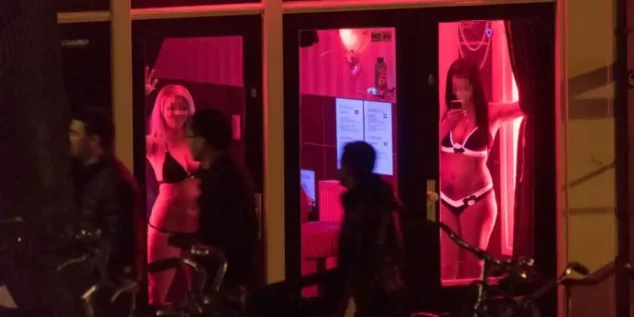 Hookers in Amsterdam – What to Know Before You Visit the Red Light District