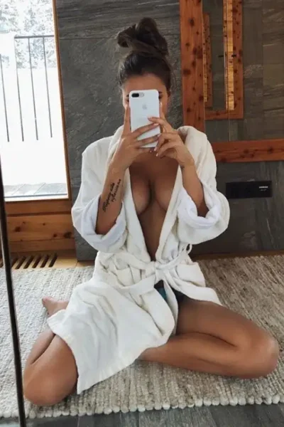 Valentina, hot and sexy escort based in Amsterdam with irresistible charm