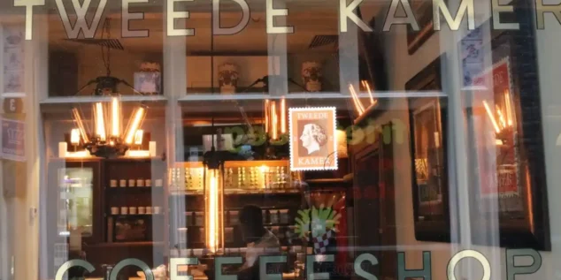 De Tweede Kamer Coffeeshop Amsterdam – Historic Cannabis Café Entrance in the City Center