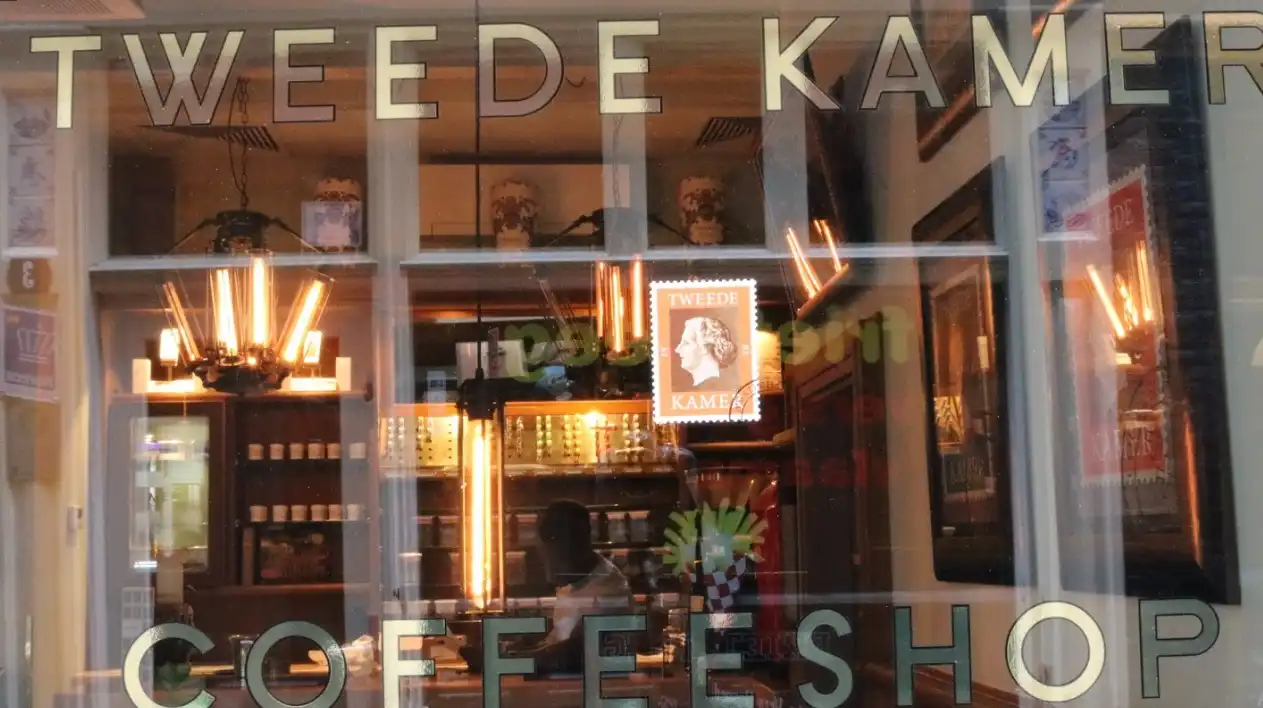 De Tweede Kamer Coffeeshop Amsterdam – Historic Cannabis Café Entrance in the City Center