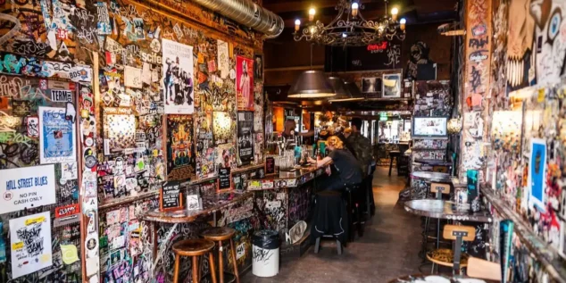 Hill Street Blues Coffeeshop Amsterdam – Iconic Graffiti-Covered Exterior by the Canal