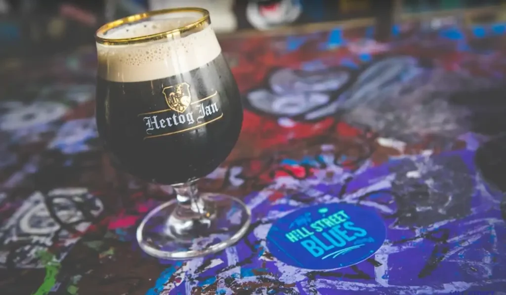 Hill Street Blues Coffeeshop Amsterdam – Alternative View of Iconic Canal-Side Café