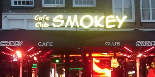 Smokey Coffeeshop Amsterdam – Lively Cannabis Café with Club Vibes in Rembrandtplein